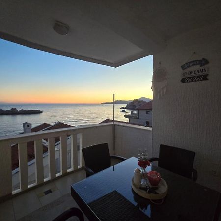 Pine&Sea Beach Retreat Ilha Sveti Stefan Exterior foto